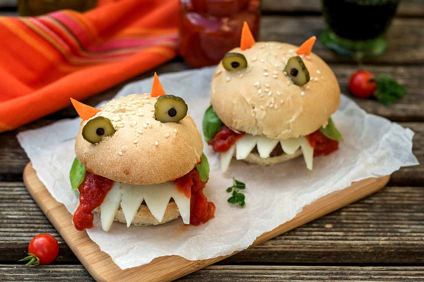 leckere Hamburger in Monster-Optik