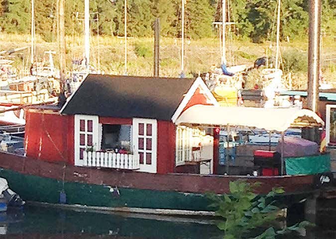 Hausboot mit Gartenhaus