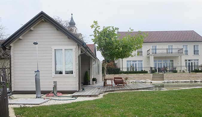 Gartenhaus und Wohnhaus