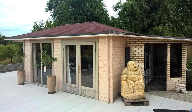 gartenhaus-mit-buddha