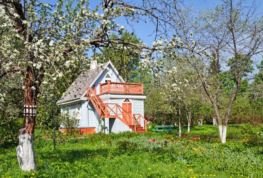 Holzhaus mit Garten in Russland