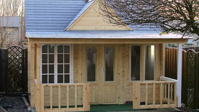 Clockhouse, Holzterrasse & Pool - Aufbaustory in Fotos