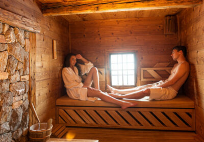 Sauna Frau Mann auf Bank