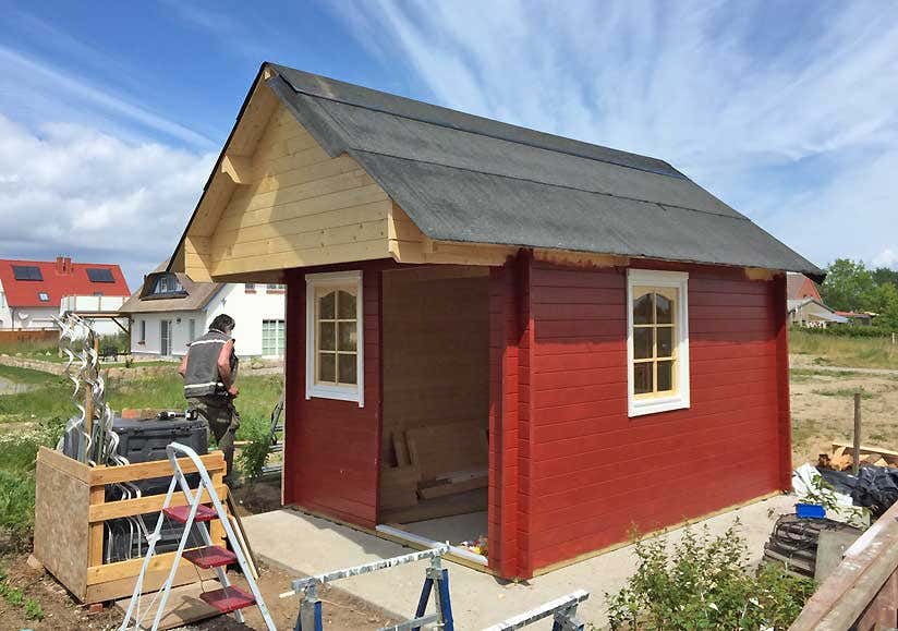 Gartenhausaufbau Bunkie-40 - Dach komplett