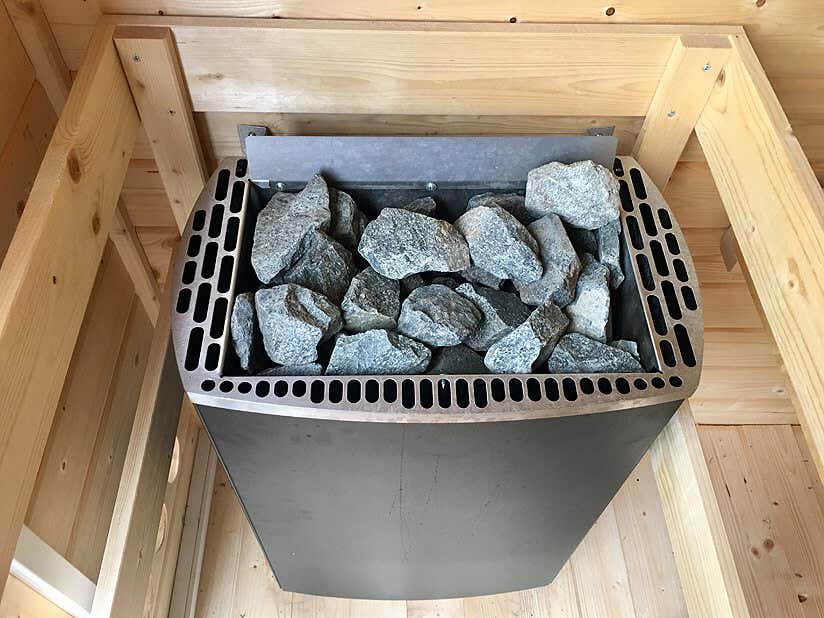 Saunaofen mit Steinen