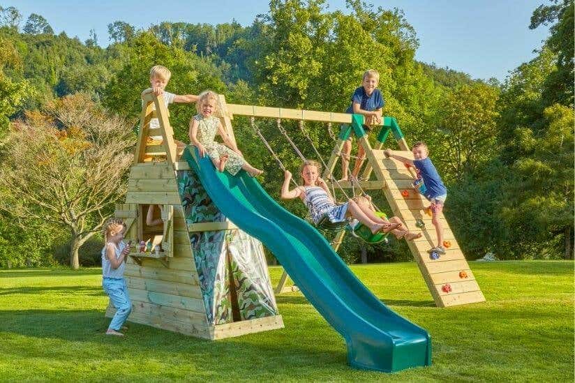 Rebo Spielturm im Garten mit 6 Kindern