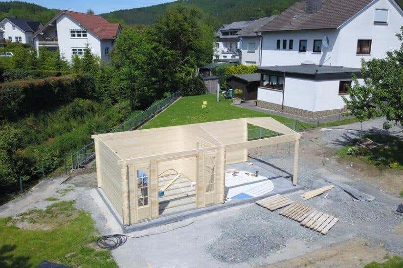 Der Aufbau des Gartenhauses Freiburg geht zügig voran